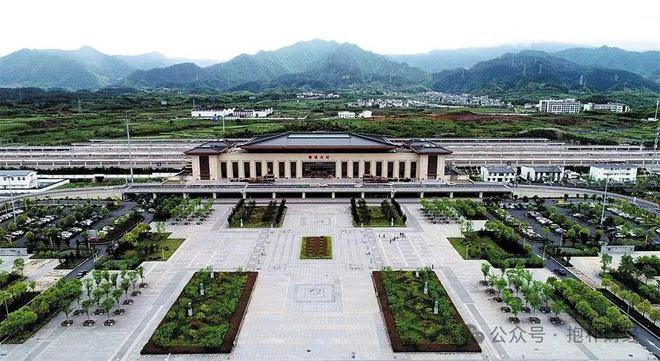 这个县城创造罚款收入下降“奇迹”开元ky棋牌政府大楼旁可以摆摊(图1)