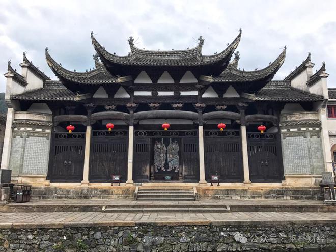 这个县城创造罚款收入下降“奇迹”开元ky棋牌政府大楼旁可以摆摊(图3)